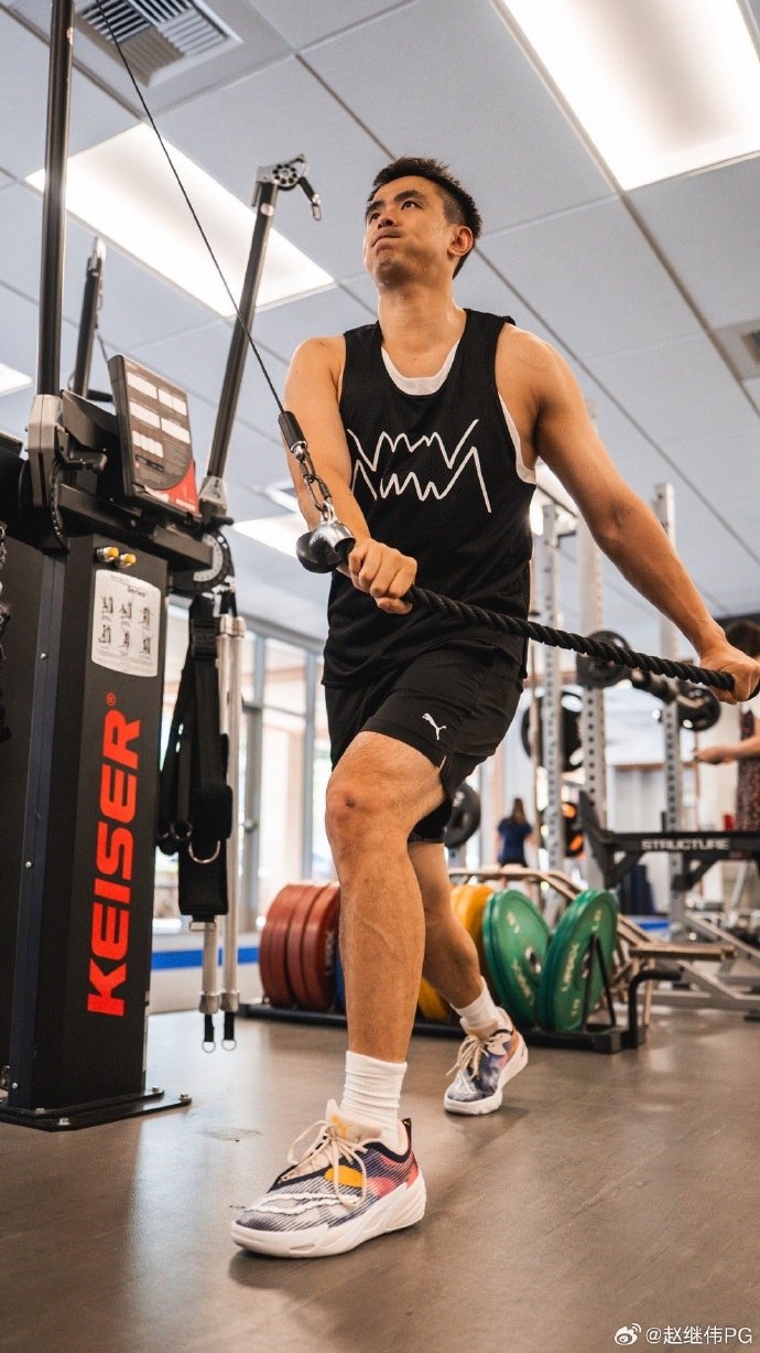 官网-赵继伟社交媒体发布近期照片：提及错过与科比会面机会 强调珍视此刻