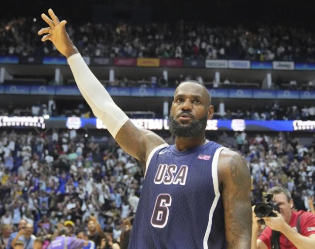 dna-美国男篮首人！公投决定詹姆斯旗手资格 库里落选